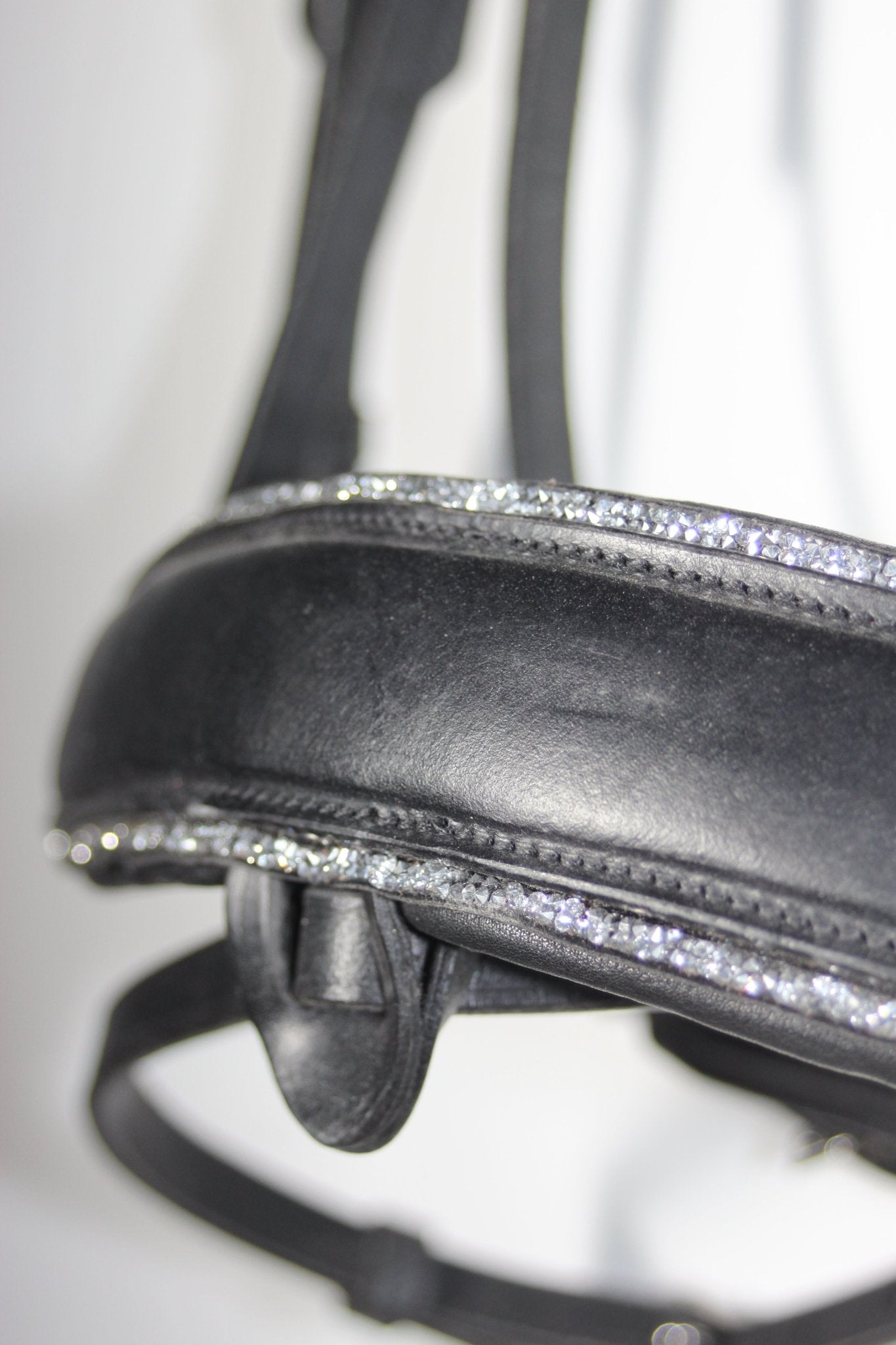 Filet anatomique en cuir et strass - Eclat - equipassion - boutique