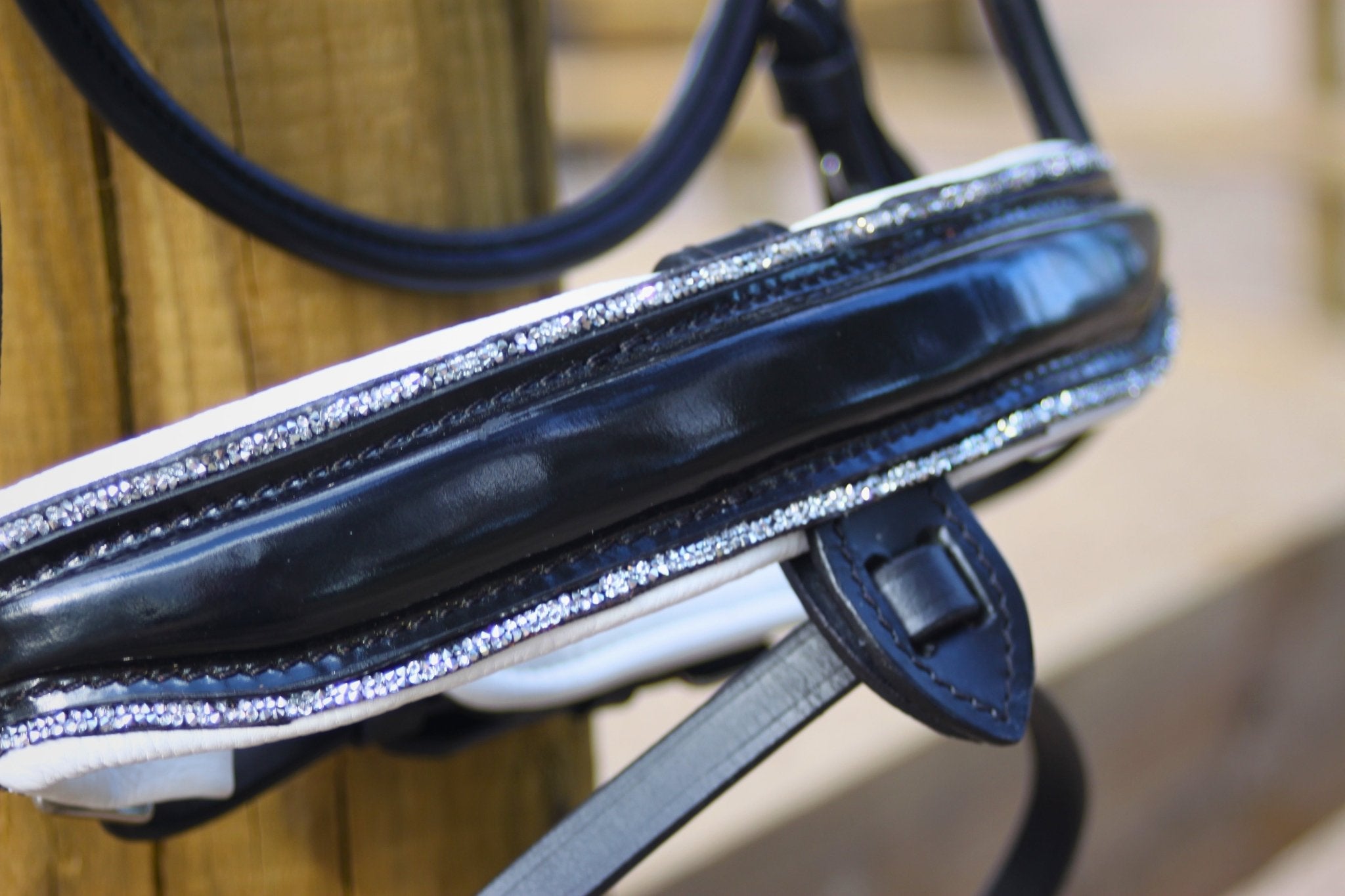Filet anatomique en cuir et strass - Orion - equipassion - boutique