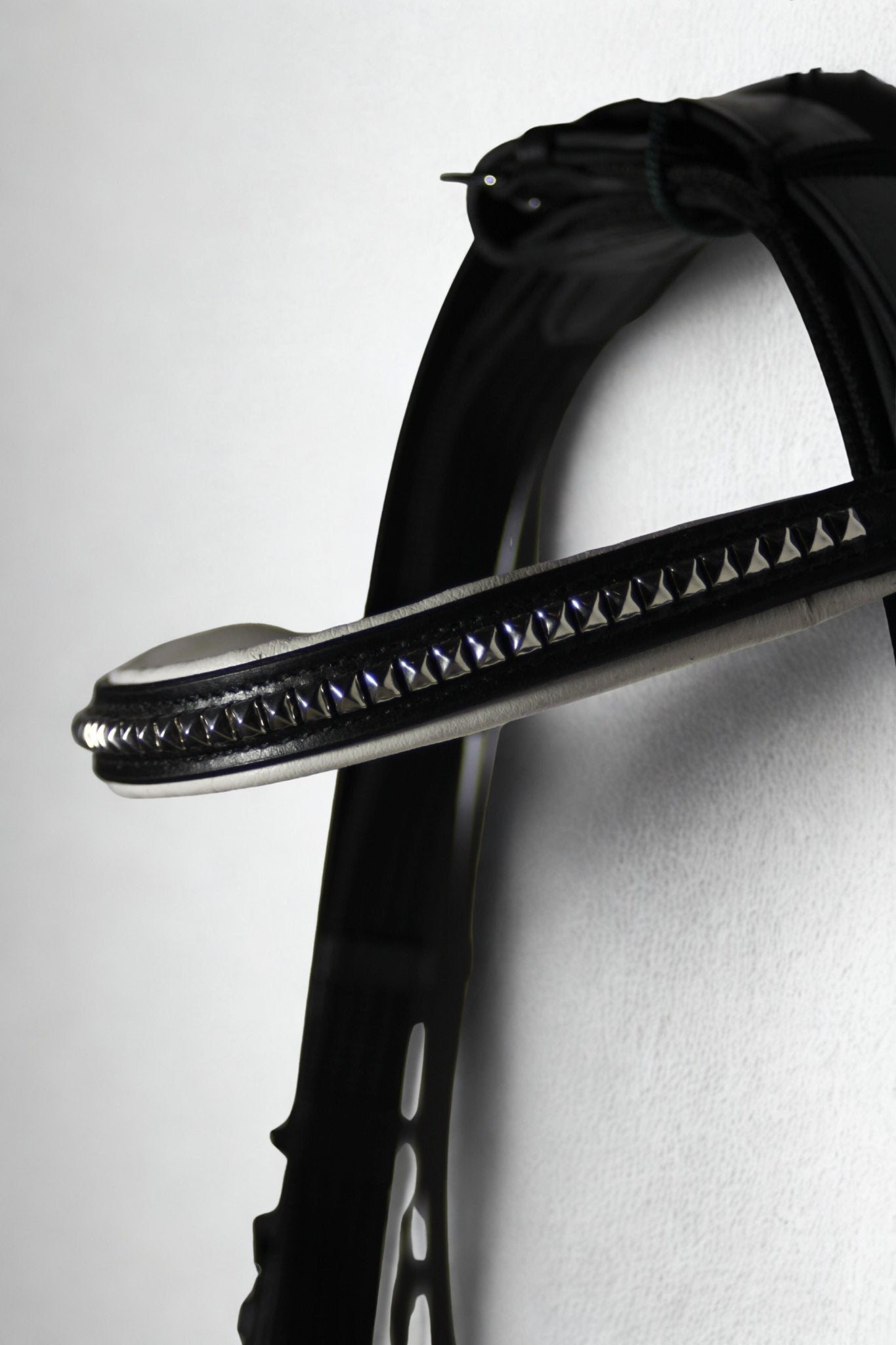 Filet et rênes cuir noir et blanc - club - equipassion - boutique