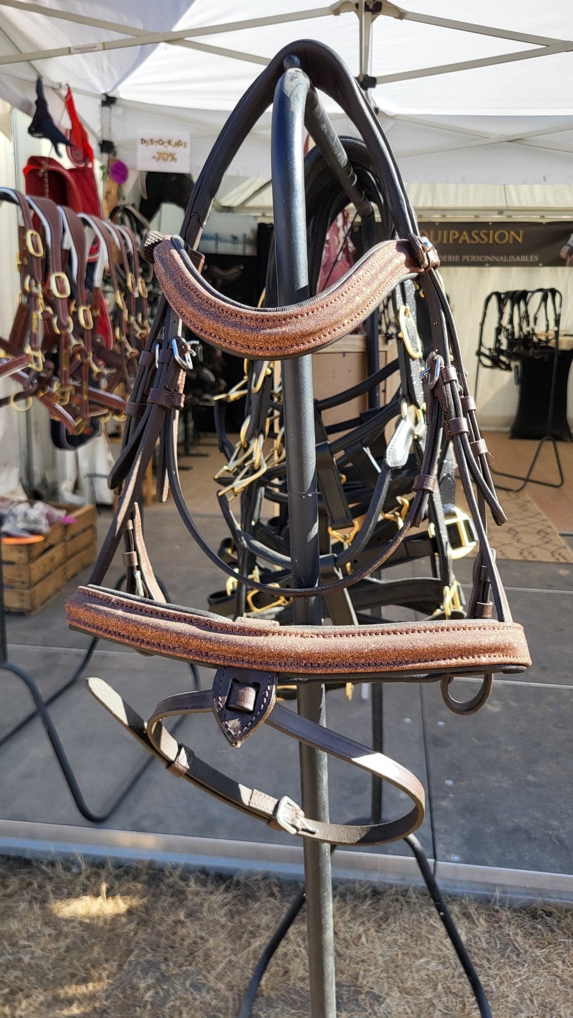 Filet marron en cuir brillant - Aura - equipassion-boutique