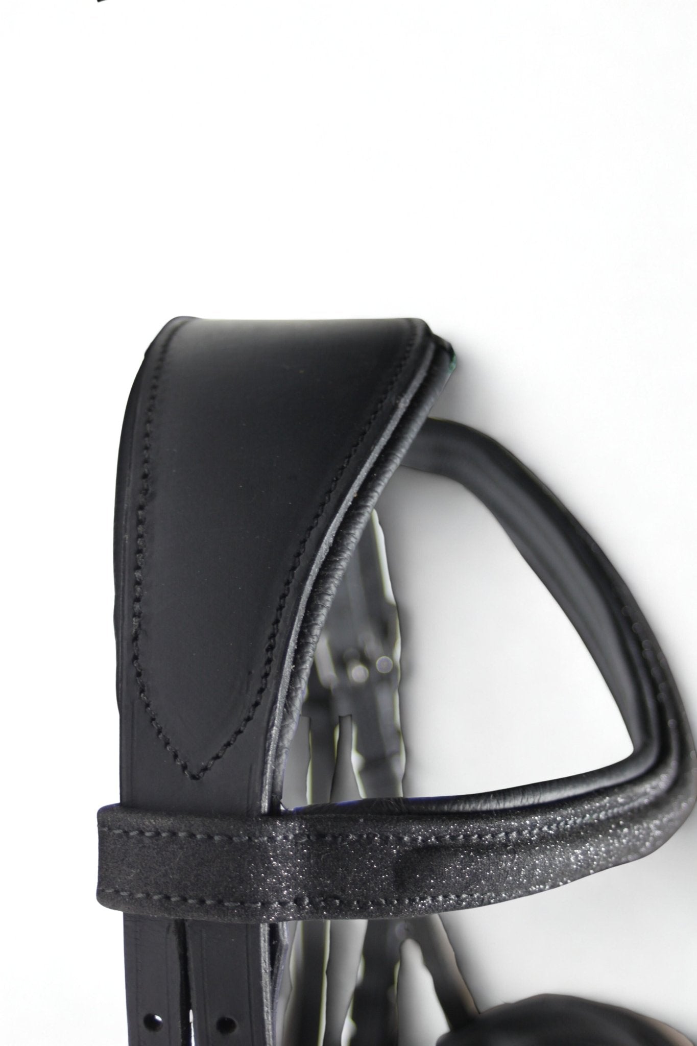 Filet noir en cuir brillant - Aura - equipassion - boutique